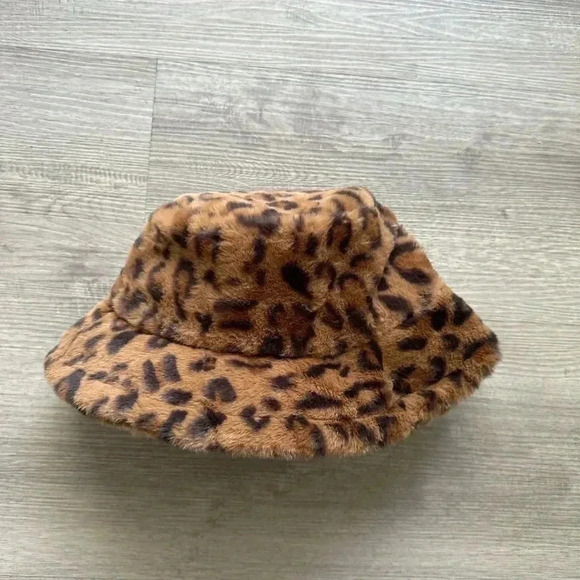 Faux fur cheetah hat cool girls only clueless vibes - Picture 1 of 4